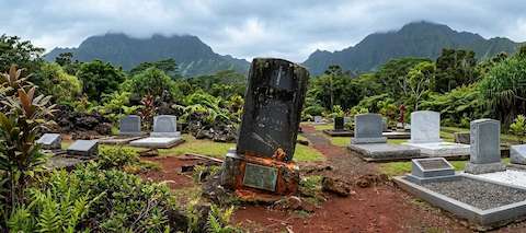 Professional headstone cleaning service in Hawaii cemetery
