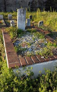 Headstone in Louisiana before cleaning