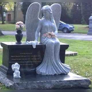 Statue / sculpture monument example