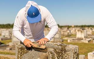 Tending specialist is cleaning the monument