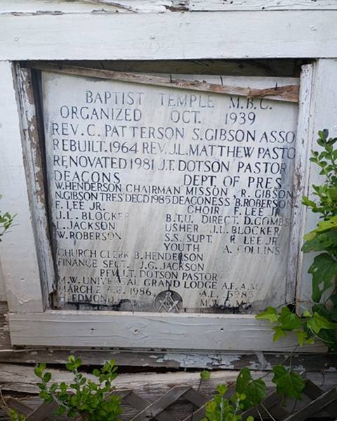 Deep cleaning, polishing, and letter repainting for a flush bronze/black granite monument in Louisiana / Before
