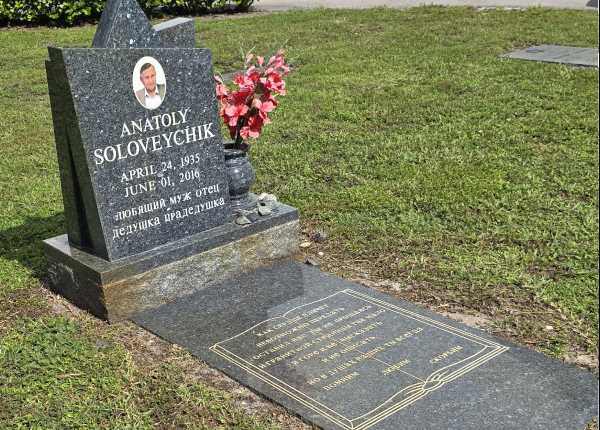 Restoration performed on an upright monument in Florida | Before