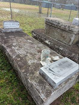 Grave Care: Before and After / image 262350